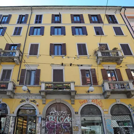 Ticinese 16 Travel Inside * Милан